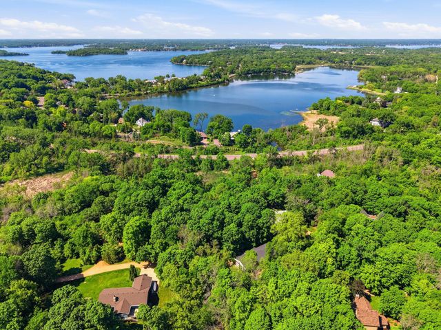 6930 Foxglove Circle, Excelsior, MN 55331