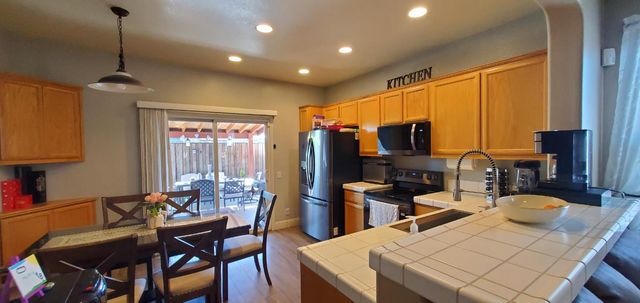 2602 Country Manor Dr, Riverbank, CA 95367