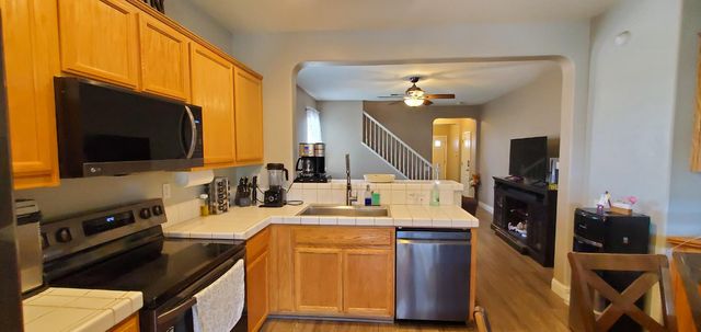 2602 Country Manor Dr, Riverbank, CA 95367