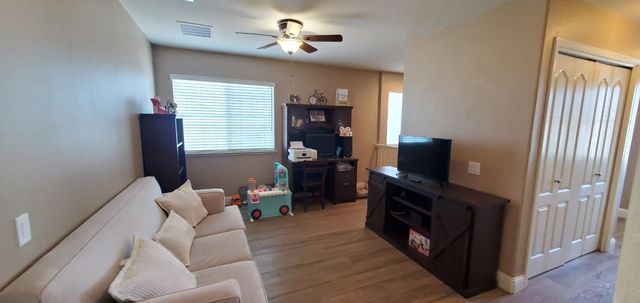 2602 Country Manor Dr, Riverbank, CA 95367