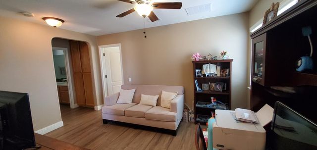 2602 Country Manor Dr, Riverbank, CA 95367