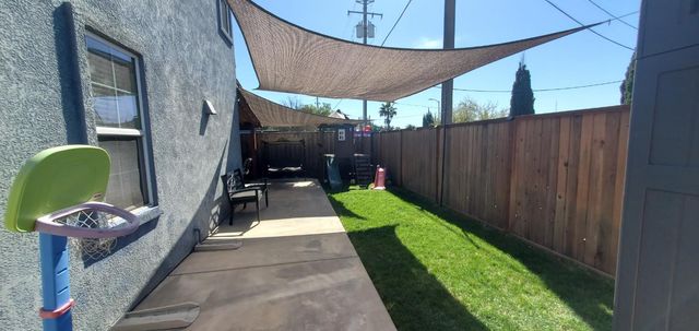 2602 Country Manor Dr, Riverbank, CA 95367