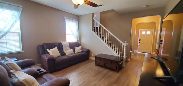 2602 Country Manor Dr, Riverbank, CA 95367