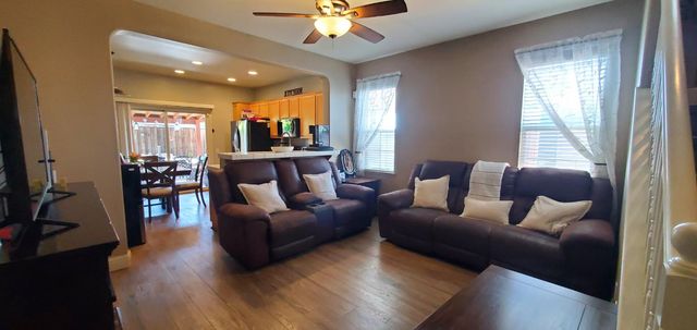 2602 Country Manor Dr, Riverbank, CA 95367