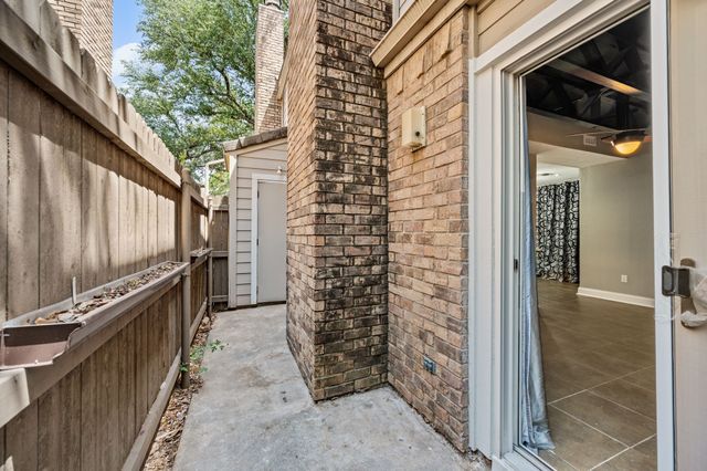 1100 Brighton Drive D, Arlington, TX 76012