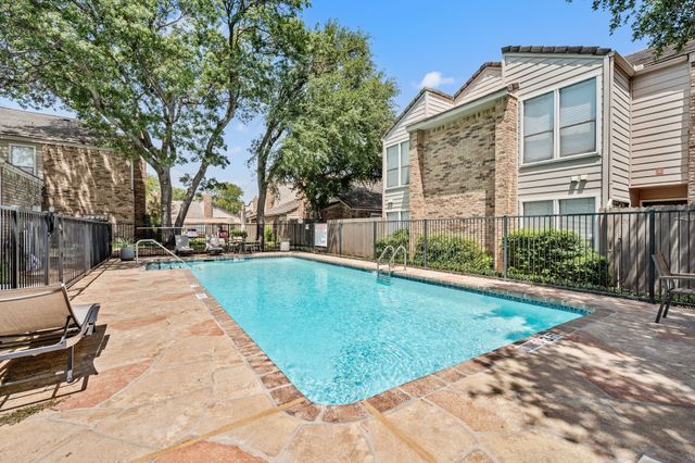 1100 Brighton Drive D, Arlington, TX 76012