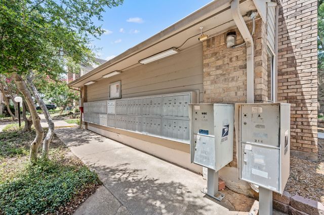 1100 Brighton Drive D, Arlington, TX 76012