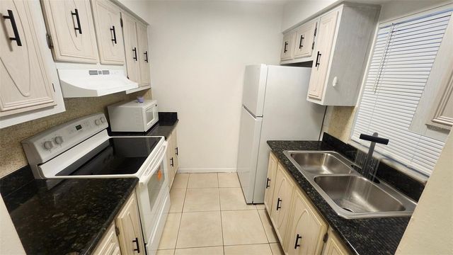 3147 29TH AVENUE N 203, St Petersburg, FL 33713