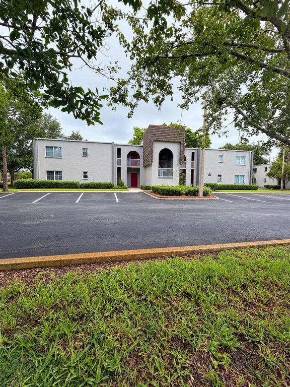 3147 29TH AVENUE N 203, St Petersburg, FL 33713