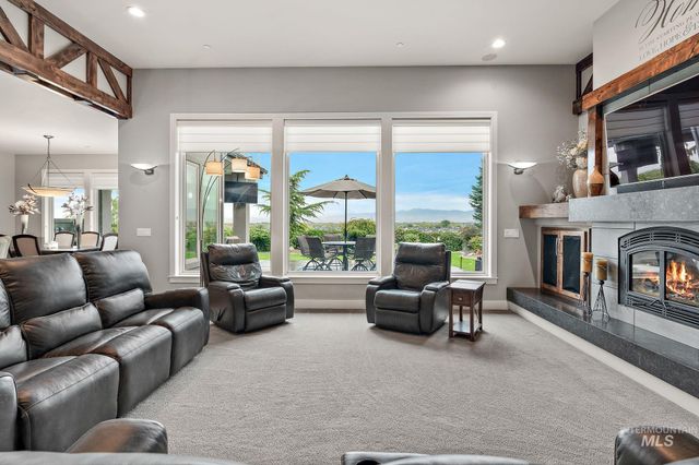 2156 E Hyper Dr, Meridian, ID 83642