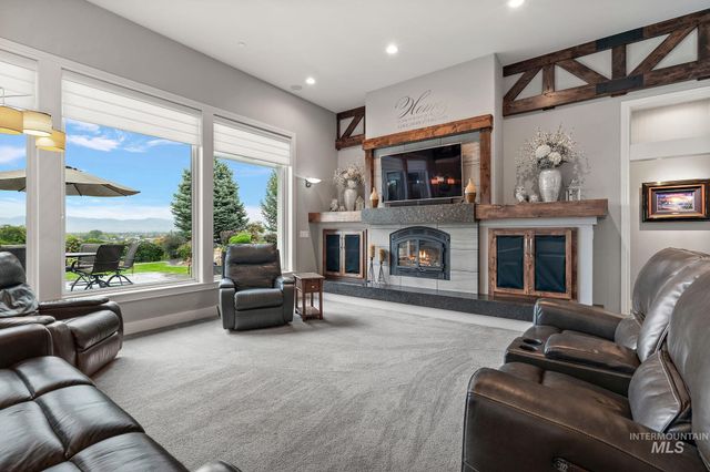 2156 E Hyper Dr, Meridian, ID 83642