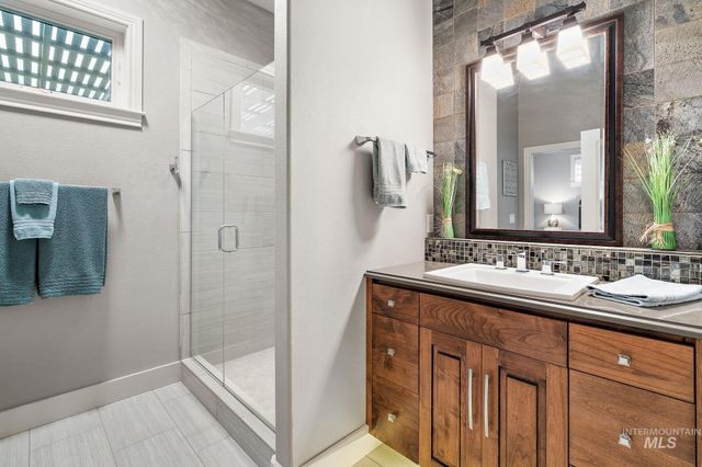 2156 E Hyper Dr, Meridian, ID 83642