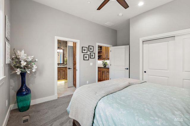 2156 E Hyper Dr, Meridian, ID 83642