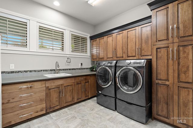 2156 E Hyper Dr, Meridian, ID 83642