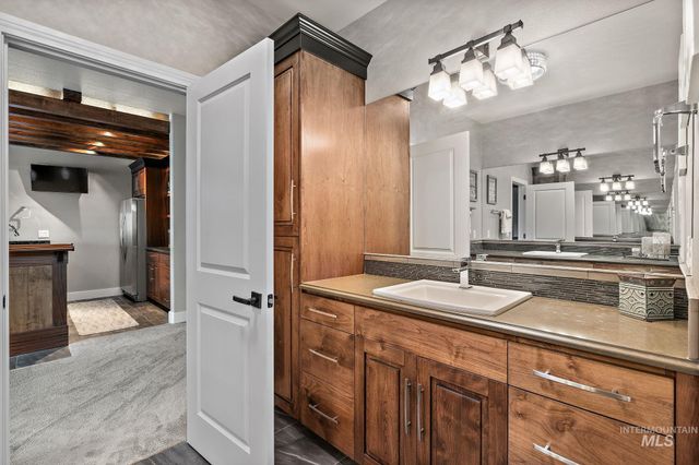 2156 E Hyper Dr, Meridian, ID 83642