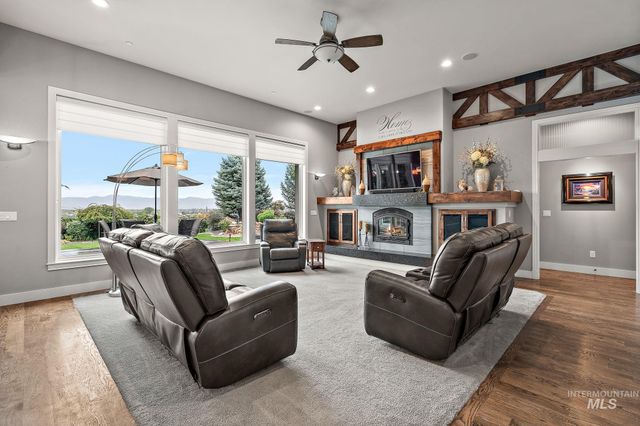 2156 E Hyper Dr, Meridian, ID 83642