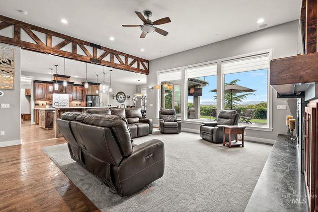 2156 E Hyper Dr, Meridian, ID 83642