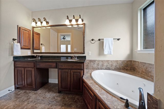 1806 Park Highland Way, Arlington, TX 76012