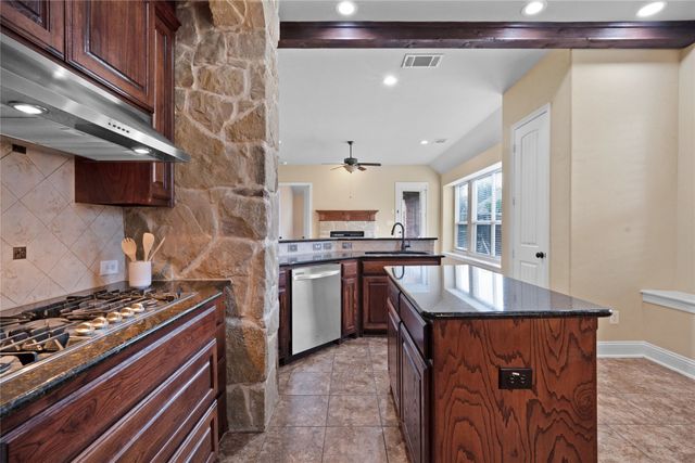 1806 Park Highland Way, Arlington, TX 76012