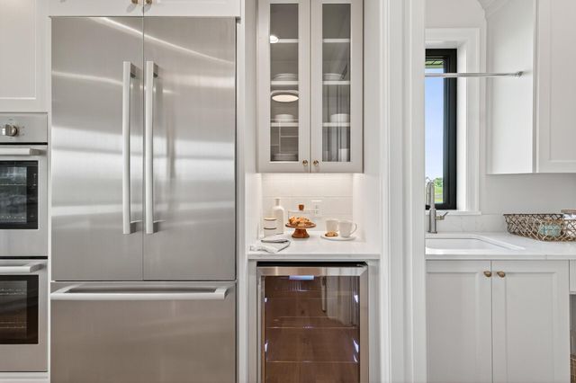 3921 White Oak Lane, Chanhassen, MN 55331