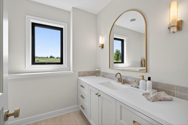 3921 White Oak Lane, Chanhassen, MN 55331