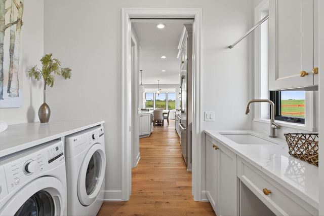 3921 White Oak Lane, Chanhassen, MN 55331