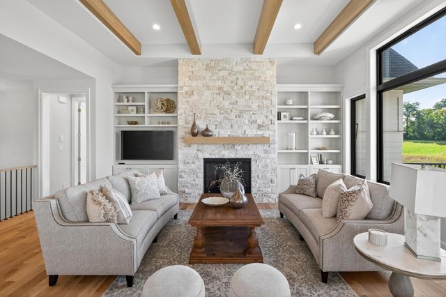 3921 White Oak Lane, Chanhassen, MN 55331