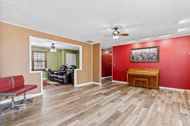 3637 S Fort Avenue, Springfield, MO 65807