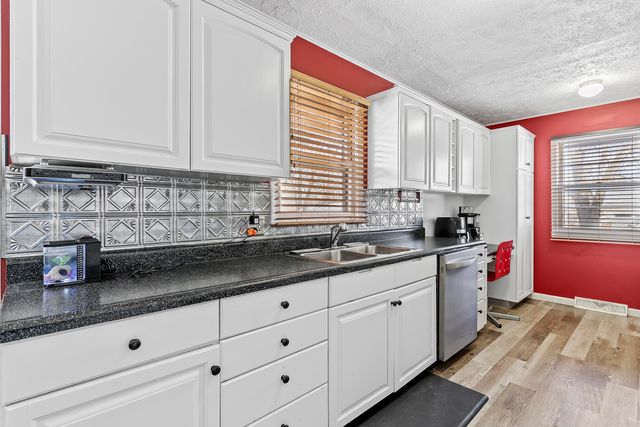 3637 S Fort Avenue, Springfield, MO 65807