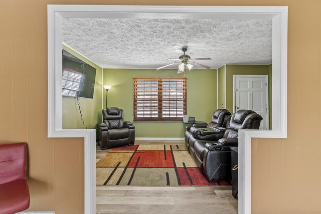 3637 S Fort Avenue, Springfield, MO 65807