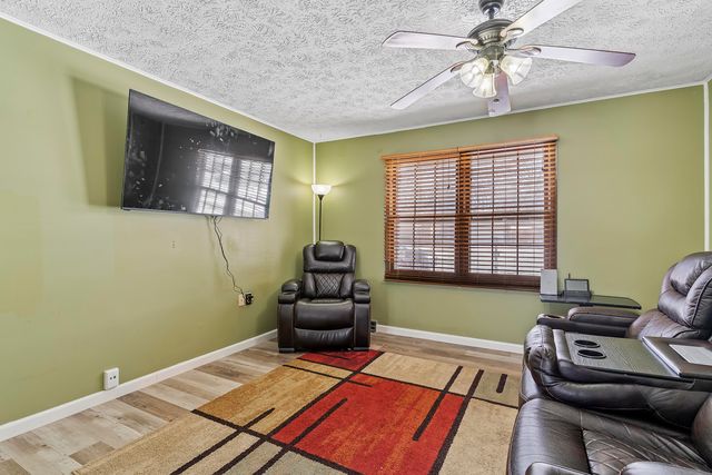 3637 S Fort Avenue, Springfield, MO 65807