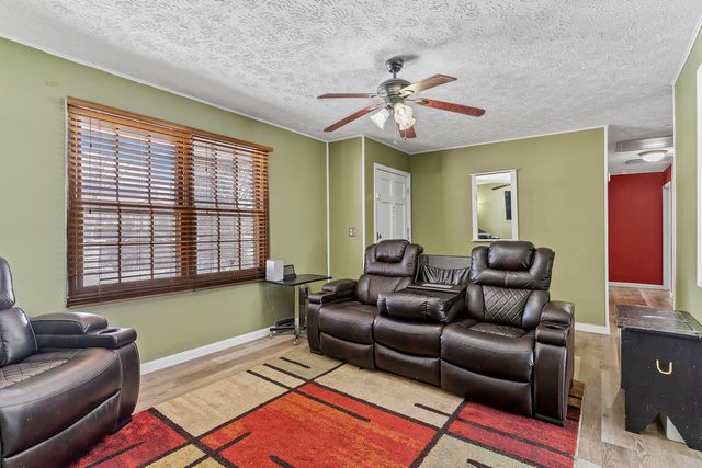 3637 S Fort Avenue, Springfield, MO 65807