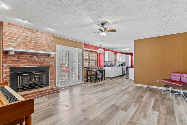 3637 S Fort Avenue, Springfield, MO 65807