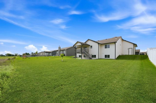 10514 W Wilkinson, Maize, KS 67101