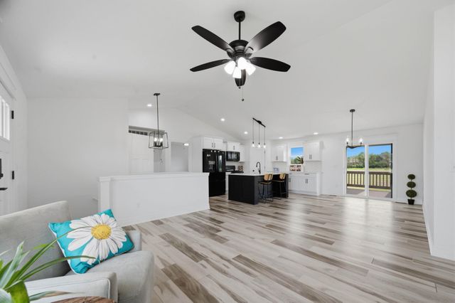 10514 W Wilkinson, Maize, KS 67101