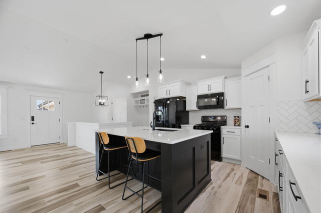 10514 W Wilkinson, Maize, KS 67101
