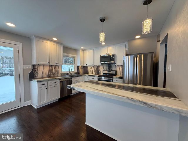 41 DORSET DR, Broomall, PA 19008