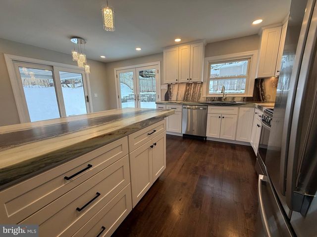 41 DORSET DR, Broomall, PA 19008