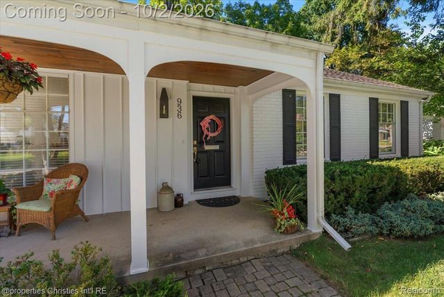 936 S Glenhurst Drive, Birmingham, MI 48009