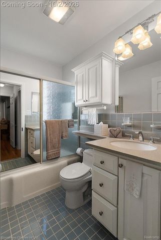 936 S Glenhurst Drive, Birmingham, MI 48009