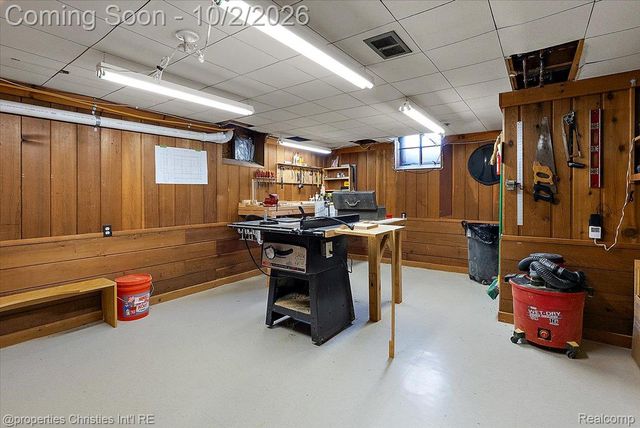 936 S Glenhurst Drive, Birmingham, MI 48009