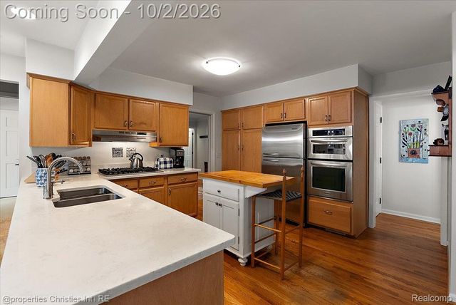 936 S Glenhurst Drive, Birmingham, MI 48009