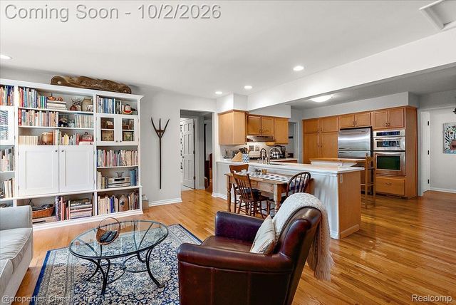 936 S Glenhurst Drive, Birmingham, MI 48009