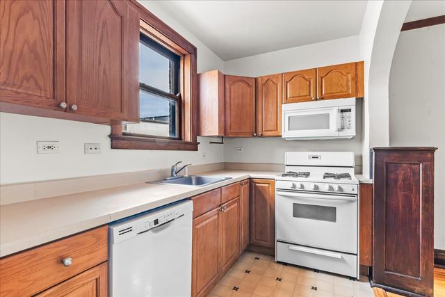 909 Green Bay Road 3S, Winnetka, IL 60093