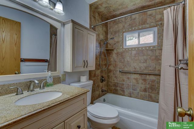 7517 Erskine Street, Omaha, NE 68134