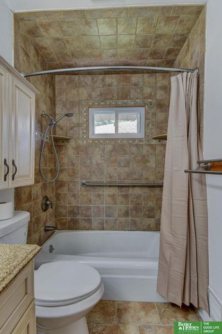 7517 Erskine Street, Omaha, NE 68134