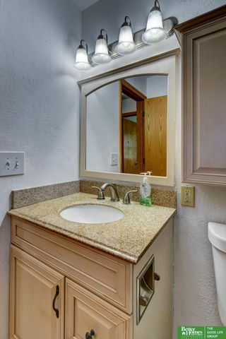 7517 Erskine Street, Omaha, NE 68134