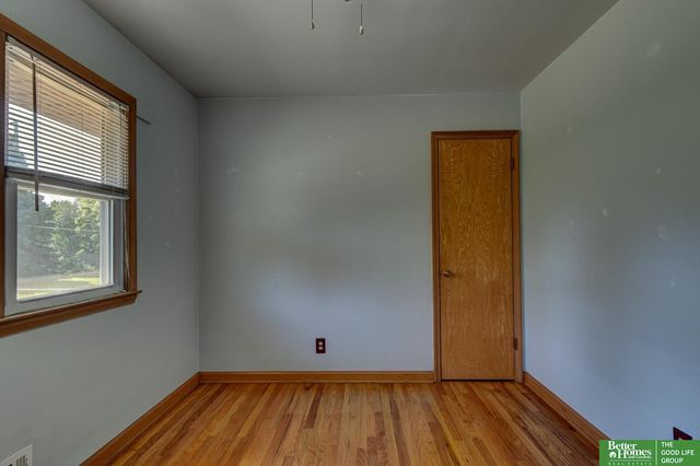 7517 Erskine Street, Omaha, NE 68134