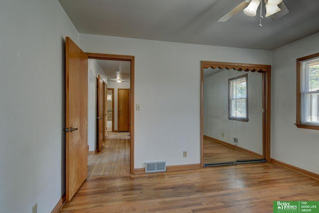 7517 Erskine Street, Omaha, NE 68134