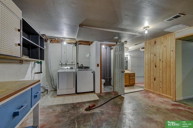 7517 Erskine Street, Omaha, NE 68134